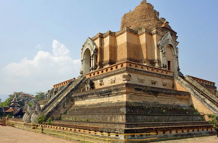 Wat Chedi Luang chiang-mai