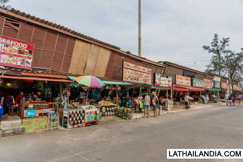 Bazar Karon Beach